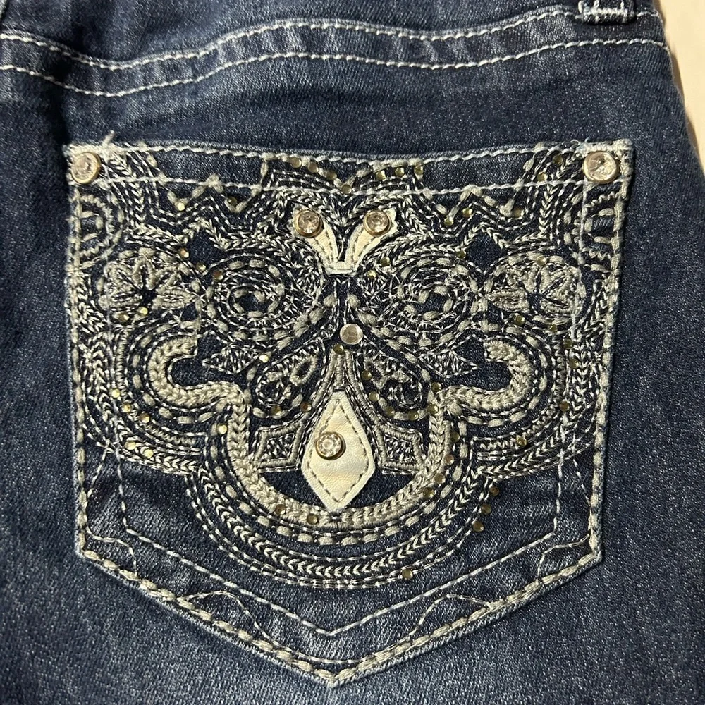 Mudd junior‎ size 3 skinny jeans with bedazzled back pockets low rise